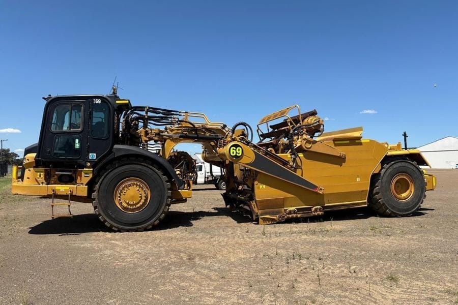 CAT 623 Elevating Scraper