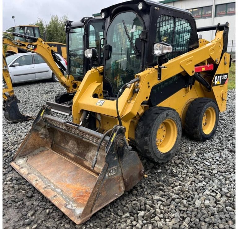 CAT 242 Skid Steer Loader