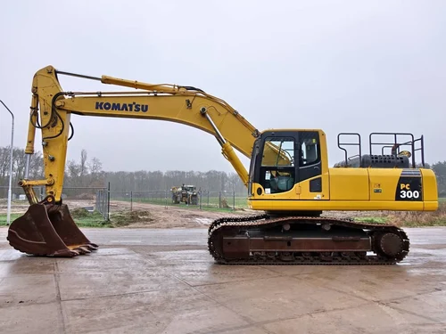 Komatsu PC300 Medium Excavator