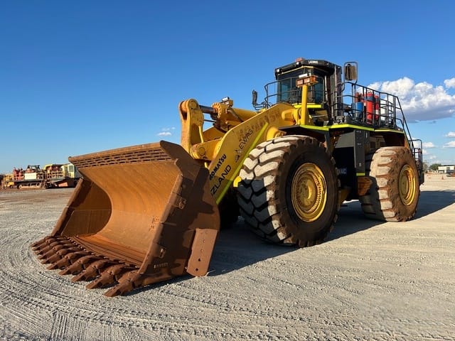 Komatsu WA900 Wheel Loader