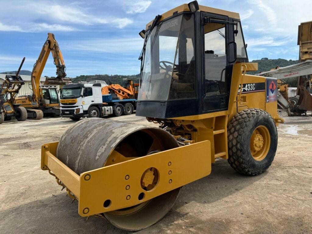 CAT CS433E Smooth Drum Roller