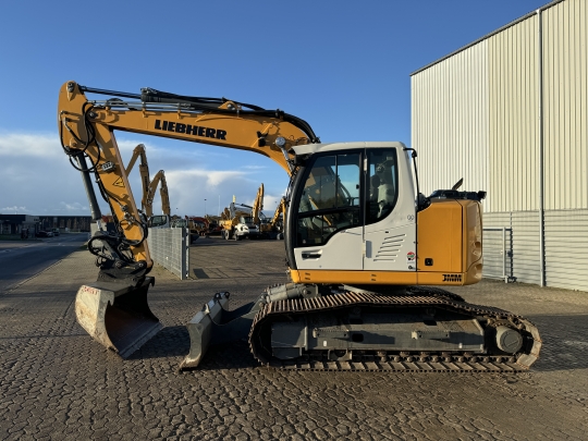 Liebherr R914 Small Excavator