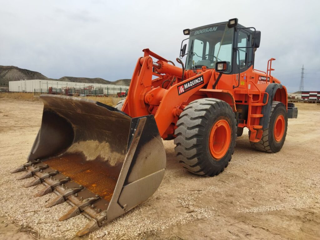 Doosan DL300 Wheel Loader