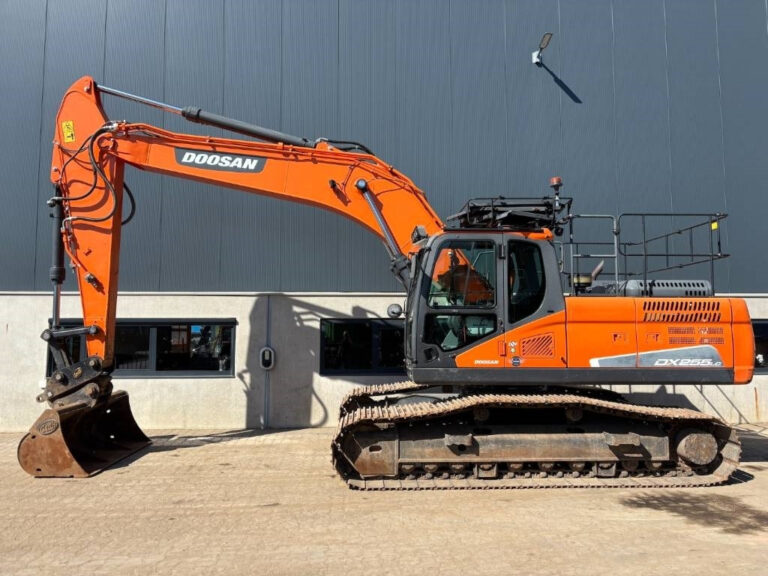 Doosan DX255LC Medium Excavator
