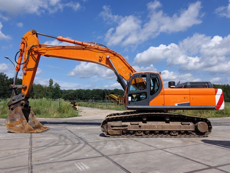 Doosan DX420LC Large Excavator