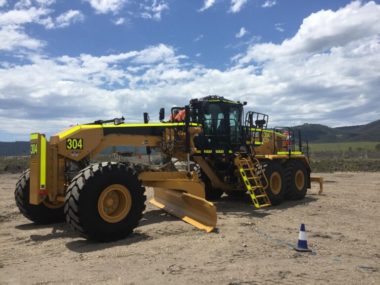 CAT 18 Motor Grader