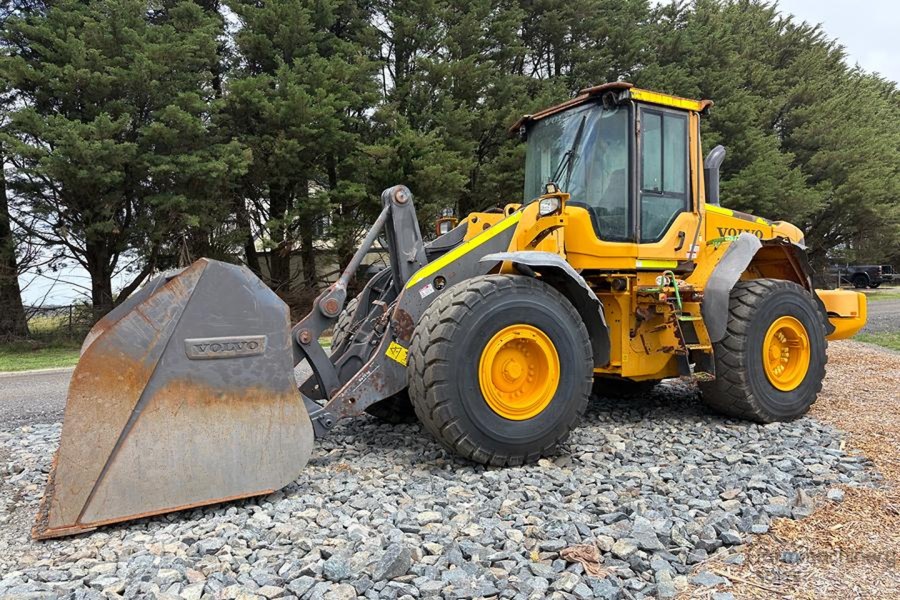 Volvo L120 Integrated Tool Carrier