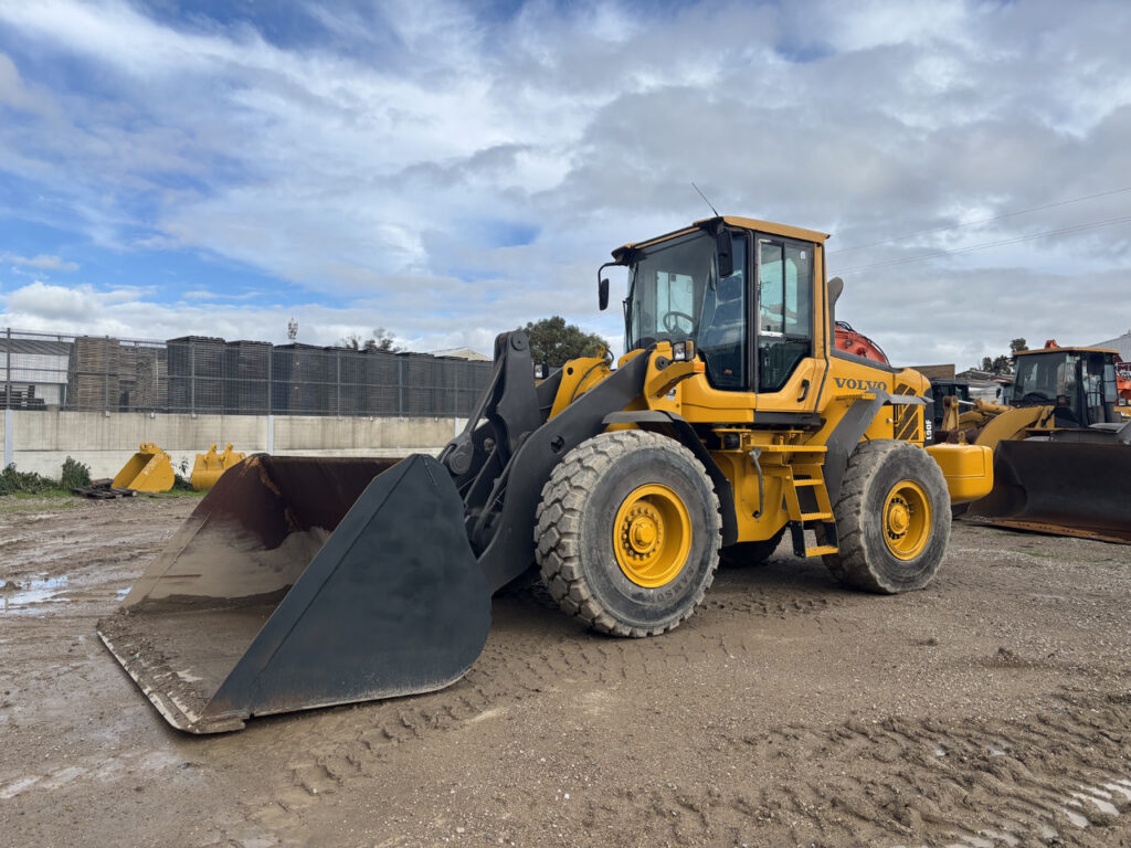 Volvo L90 Integrated Tool Carrier