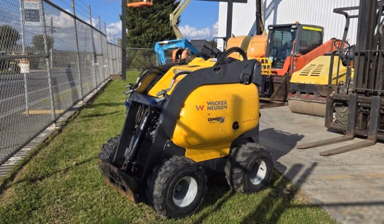 Wacker Neuson SM325 Mini Loader